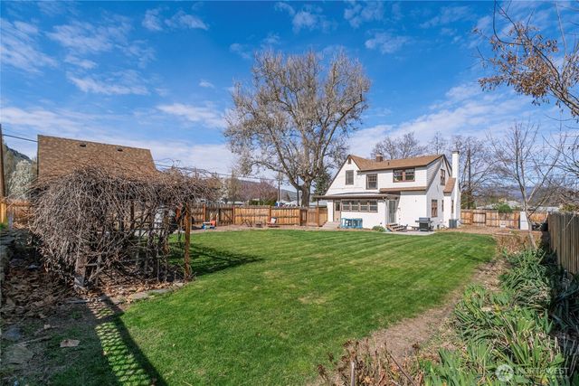 841 Red Apple Road, Wenatchee, WA 98801