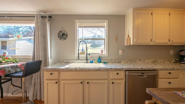 2920 Cave Creek Road, Batesville, AR 72501