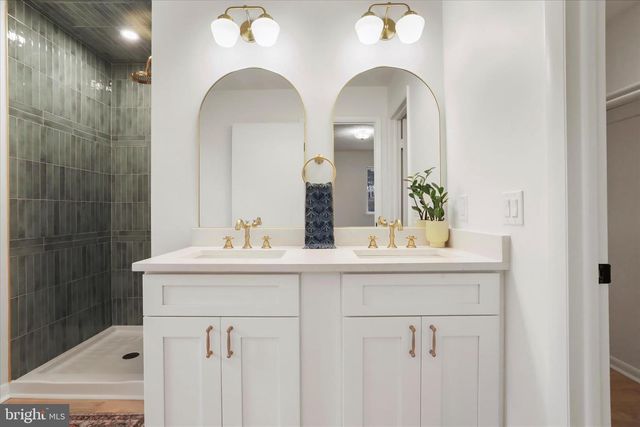 717 W LOCUST ST, Woodstock, VA 22664