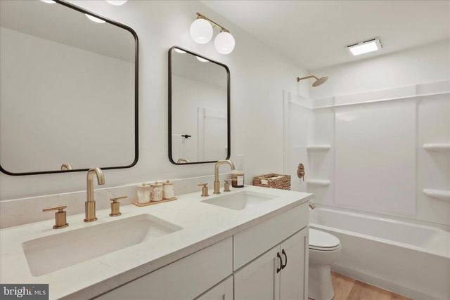 717 W LOCUST ST, Woodstock, VA 22664