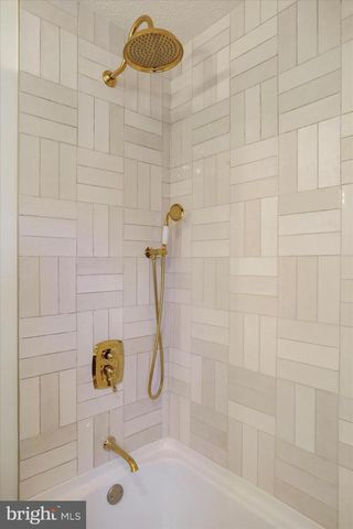 717 W LOCUST ST, Woodstock, VA 22664