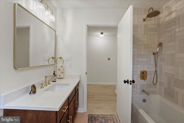 717 W LOCUST ST, Woodstock, VA 22664