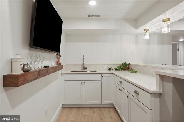 717 W LOCUST ST, Woodstock, VA 22664