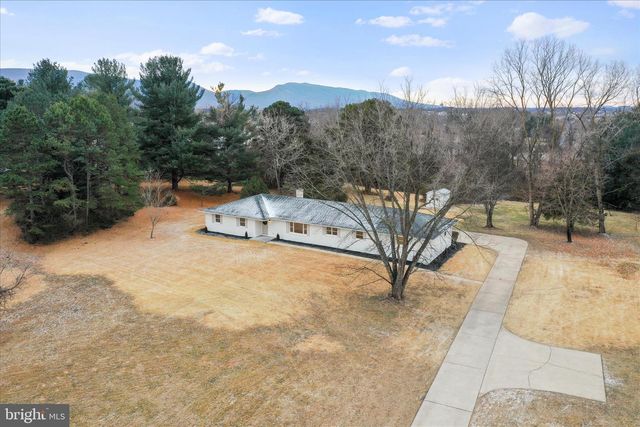 717 W LOCUST ST, Woodstock, VA 22664