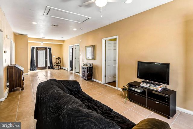 2 SPAR CT, Tuckerton, NJ 08087