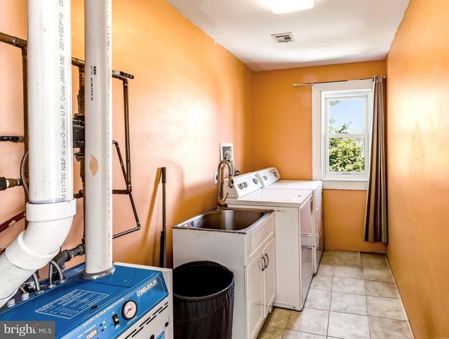 2 SPAR CT, Tuckerton, NJ 08087