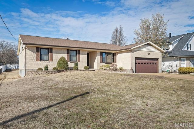 9803 Hilltop Drive, Sunset Hills, MO 63128