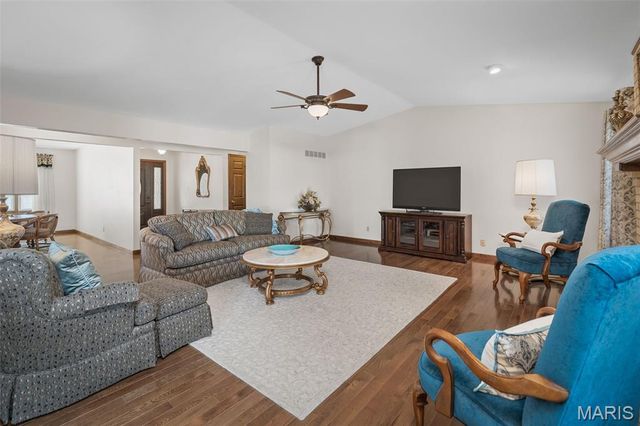 9803 Hilltop Drive, Sunset Hills, MO 63128