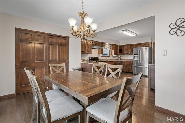 9803 Hilltop Drive, Sunset Hills, MO 63128