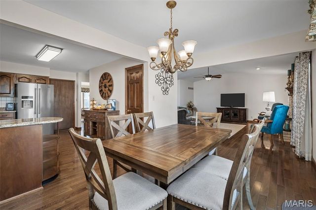 9803 Hilltop Drive, Sunset Hills, MO 63128