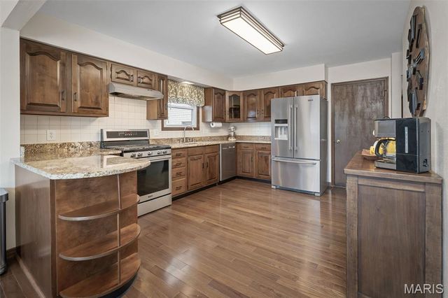 9803 Hilltop Drive, Sunset Hills, MO 63128