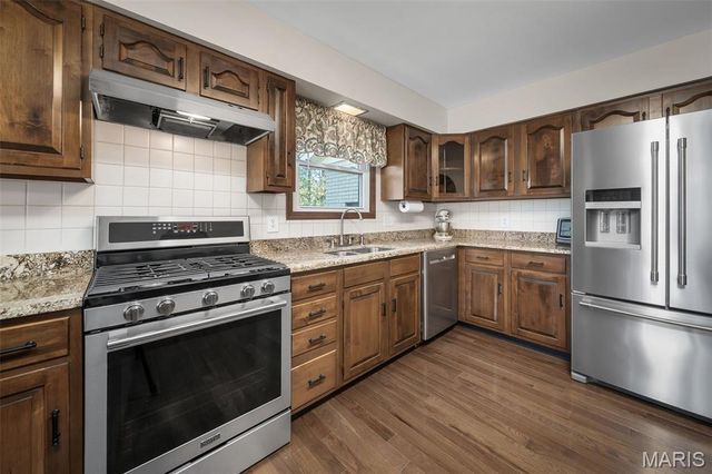 9803 Hilltop Drive, Sunset Hills, MO 63128