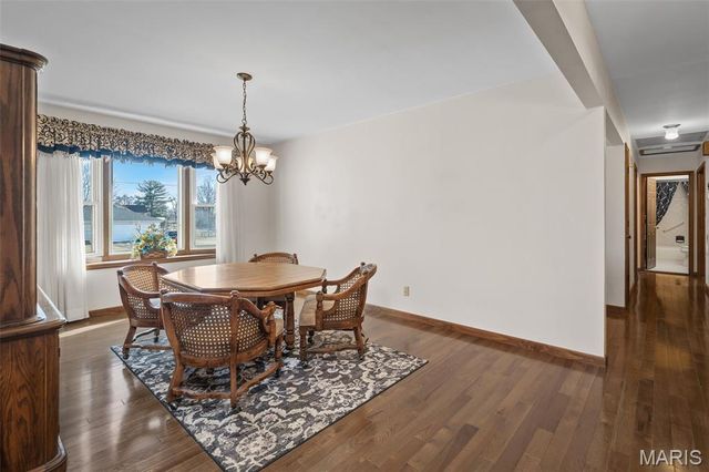 9803 Hilltop Drive, Sunset Hills, MO 63128