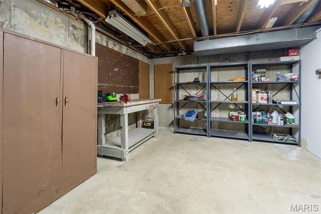 9803 Hilltop Drive, Sunset Hills, MO 63128