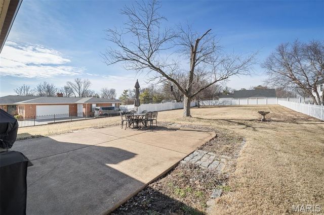 9803 Hilltop Drive, Sunset Hills, MO 63128