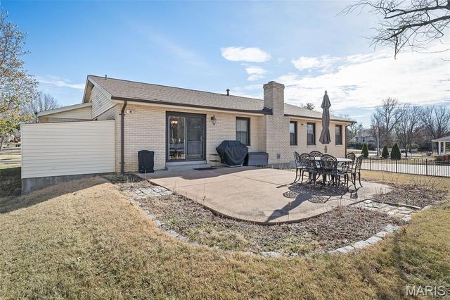 9803 Hilltop Drive, Sunset Hills, MO 63128