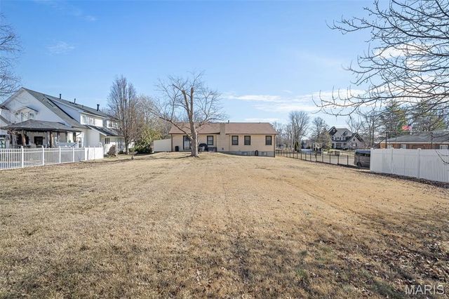 9803 Hilltop Drive, Sunset Hills, MO 63128