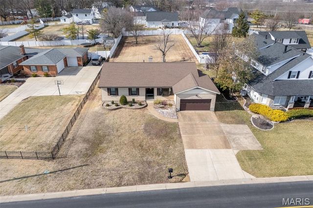 9803 Hilltop Drive, Sunset Hills, MO 63128