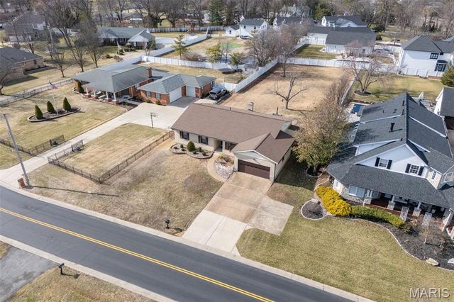 9803 Hilltop Drive, Sunset Hills, MO 63128