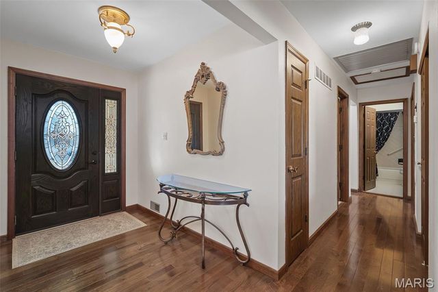 9803 Hilltop Drive, Sunset Hills, MO 63128