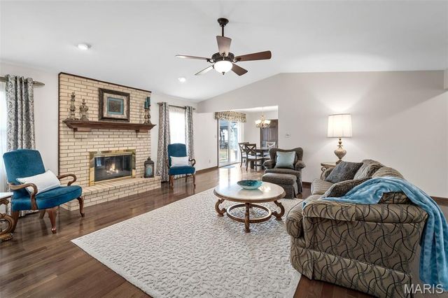 9803 Hilltop Drive, Sunset Hills, MO 63128