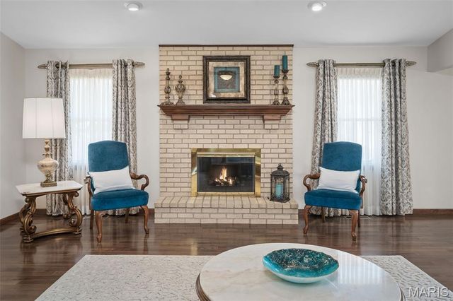 9803 Hilltop Drive, Sunset Hills, MO 63128