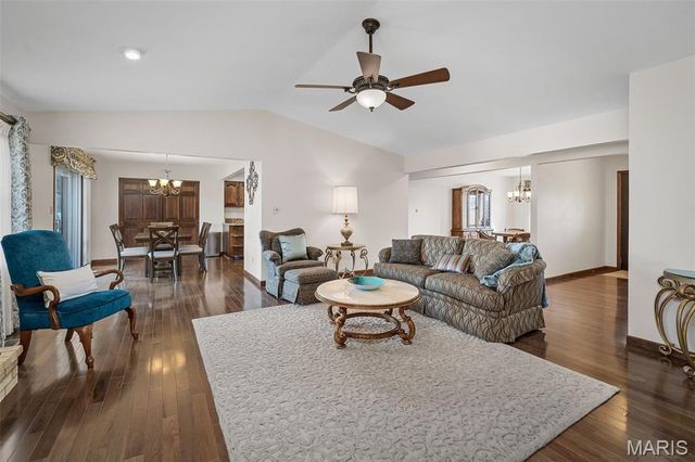 9803 Hilltop Drive, Sunset Hills, MO 63128