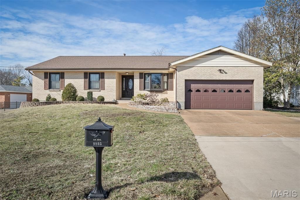 9803 Hilltop Drive, Sunset Hills, MO 63128