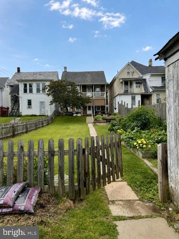 118 W SECOND ST, Waynesboro, PA 17268