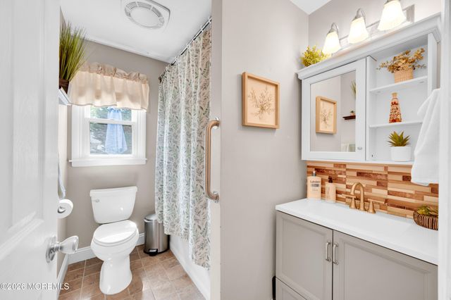 1145 Windward Avenue, Beachwood, NJ 08722