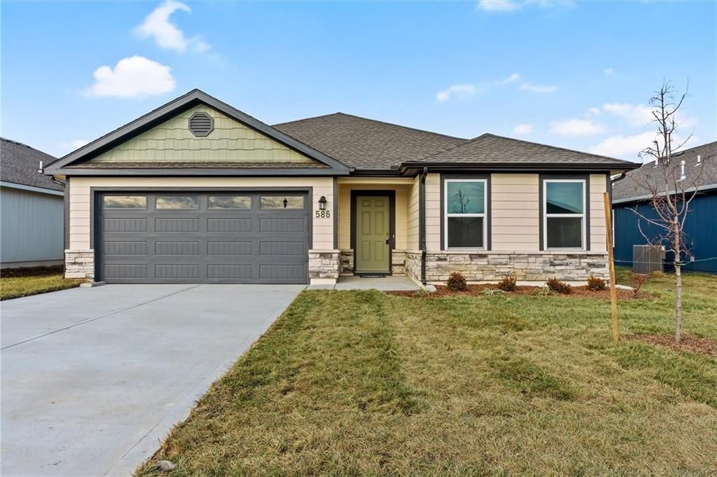 20288 W 194th Terrace, Spring Hill, KS 66083