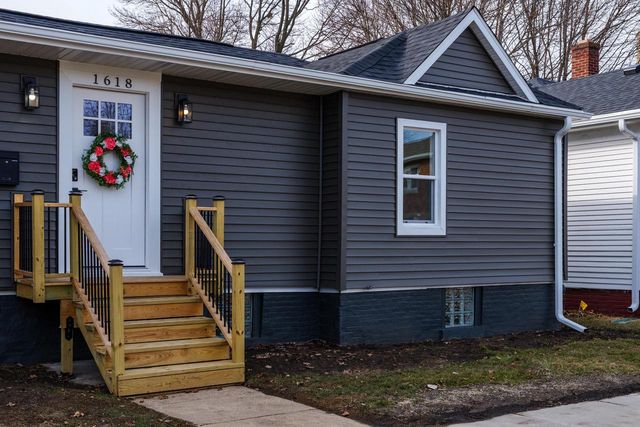 1618 Grand AVENUE, Racine, WI 53403