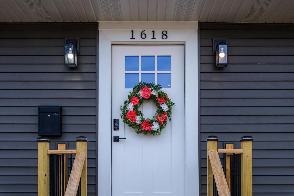 1618 Grand AVENUE, Racine, WI 53403