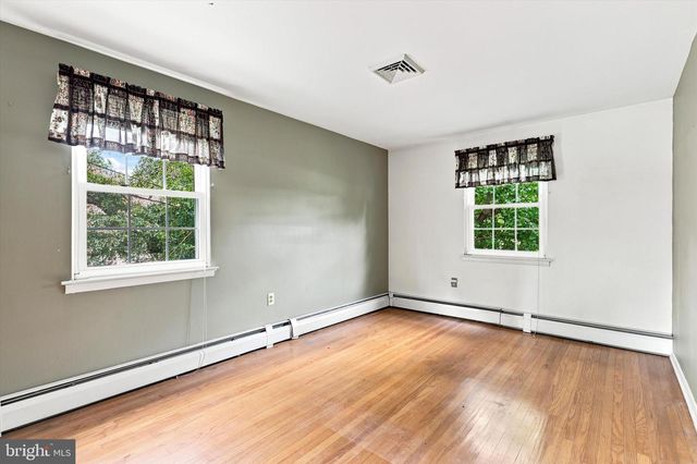 68 IROQUOIS AVE, Doylestown, PA 18901