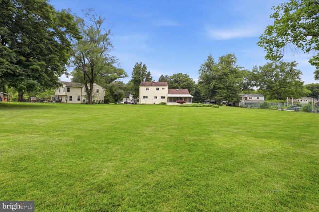 68 IROQUOIS AVE, Doylestown, PA 18901