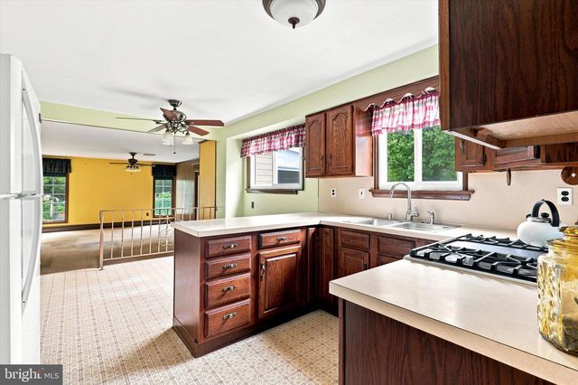 68 IROQUOIS AVE, Doylestown, PA 18901