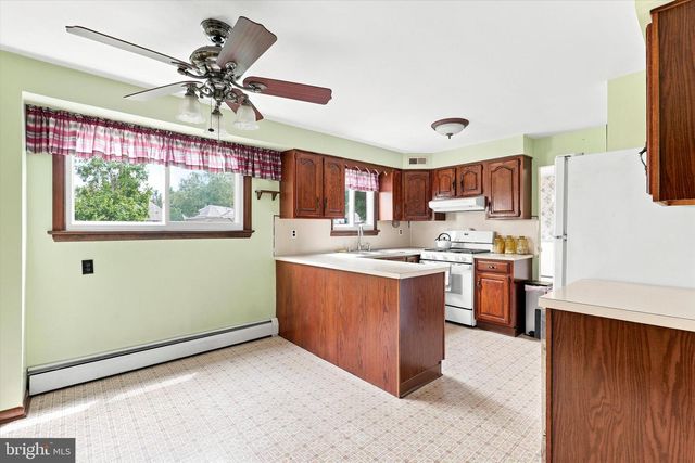 68 IROQUOIS AVE, Doylestown, PA 18901