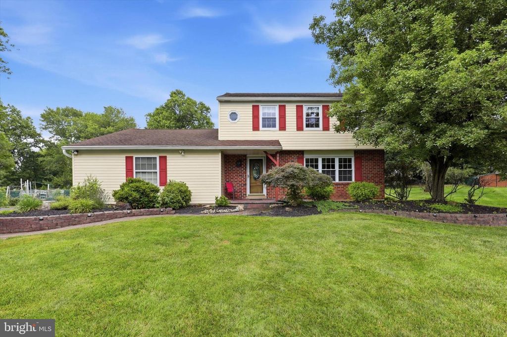 68 IROQUOIS AVE, Doylestown, PA 18901