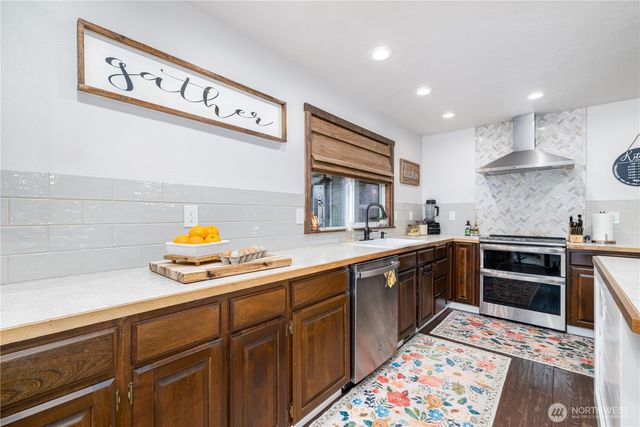 1591 E Island Lake Drive, Shelton, WA 98584