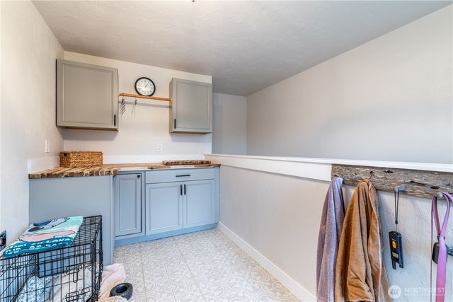 1591 E Island Lake Drive, Shelton, WA 98584