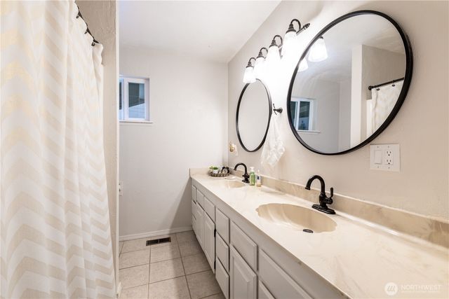 1591 E Island Lake Drive, Shelton, WA 98584