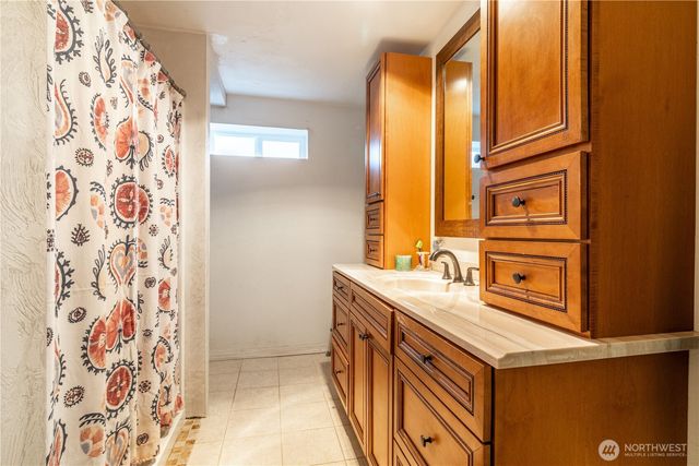 1591 E Island Lake Drive, Shelton, WA 98584