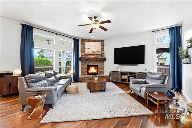 11538 W Sharpthorn Dr, Boise, ID 83709