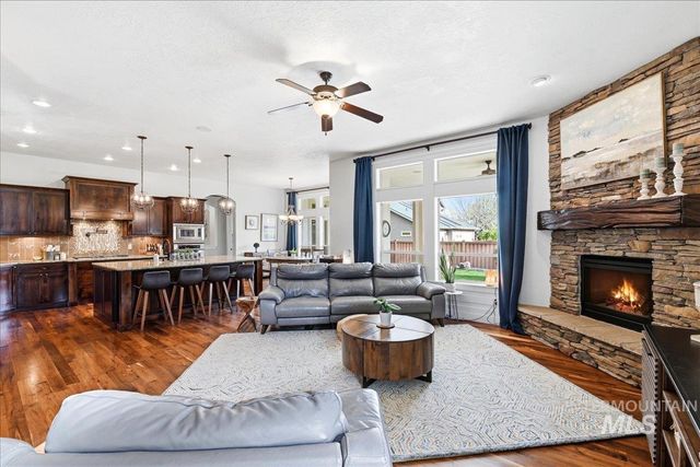 11538 W Sharpthorn Dr, Boise, ID 83709