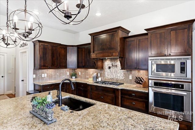 11538 W Sharpthorn Dr, Boise, ID 83709