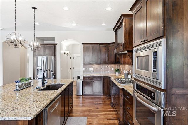 11538 W Sharpthorn Dr, Boise, ID 83709