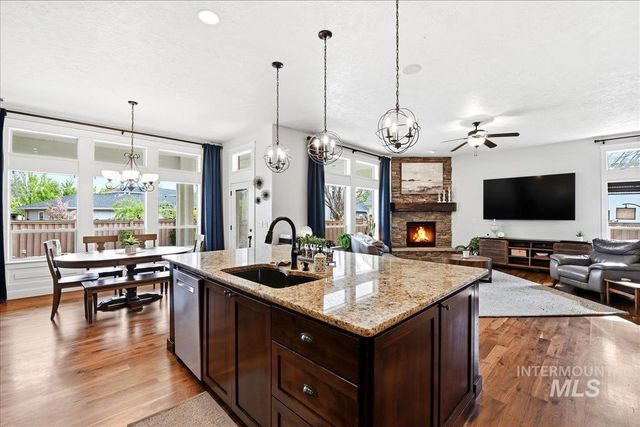 11538 W Sharpthorn Dr, Boise, ID 83709