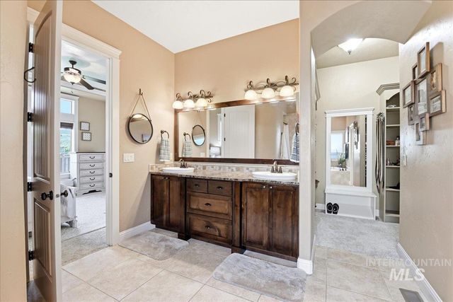 11538 W Sharpthorn Dr, Boise, ID 83709