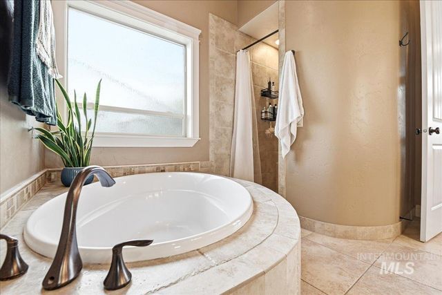 11538 W Sharpthorn Dr, Boise, ID 83709