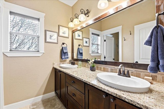 11538 W Sharpthorn Dr, Boise, ID 83709